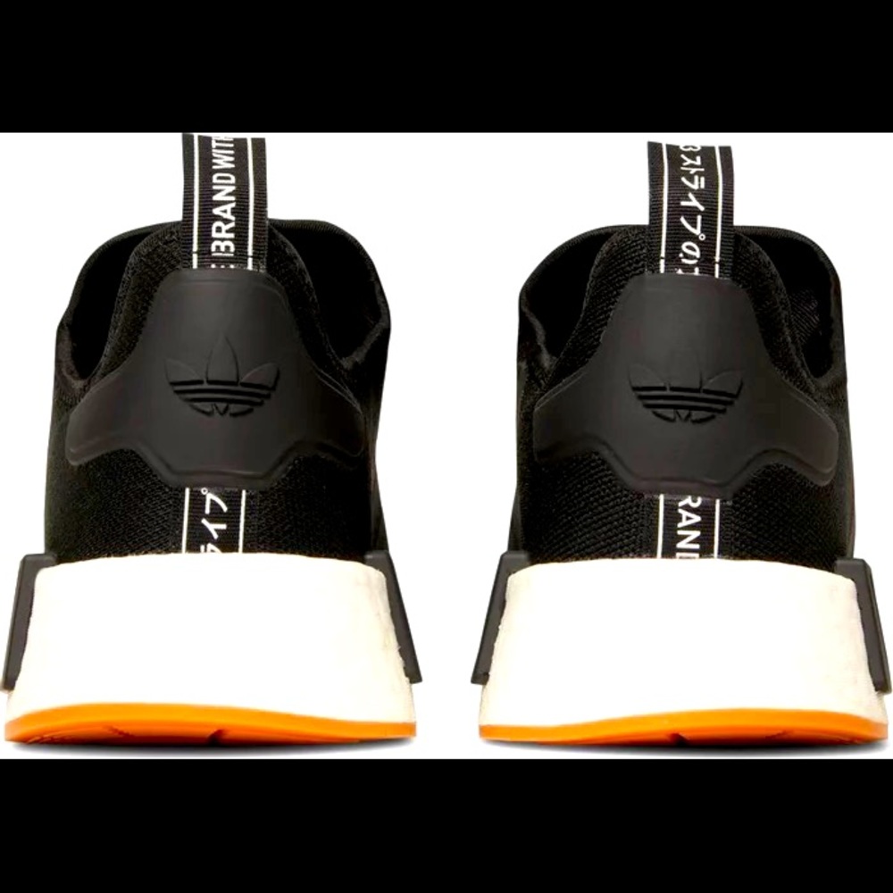 This selling is only for model NMD_R1, the second pair also sells next listing->